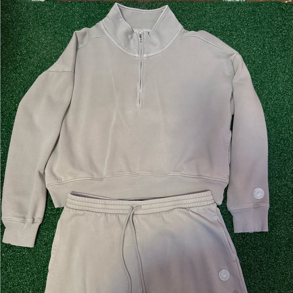 VICTORIA'S SECRET • Sweatshirt and Joggers Set